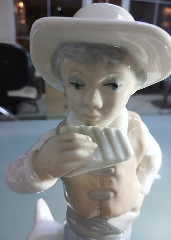 Beyaz Şapkalı Figürin İspanyol damgalı 25cm - Görsel 2