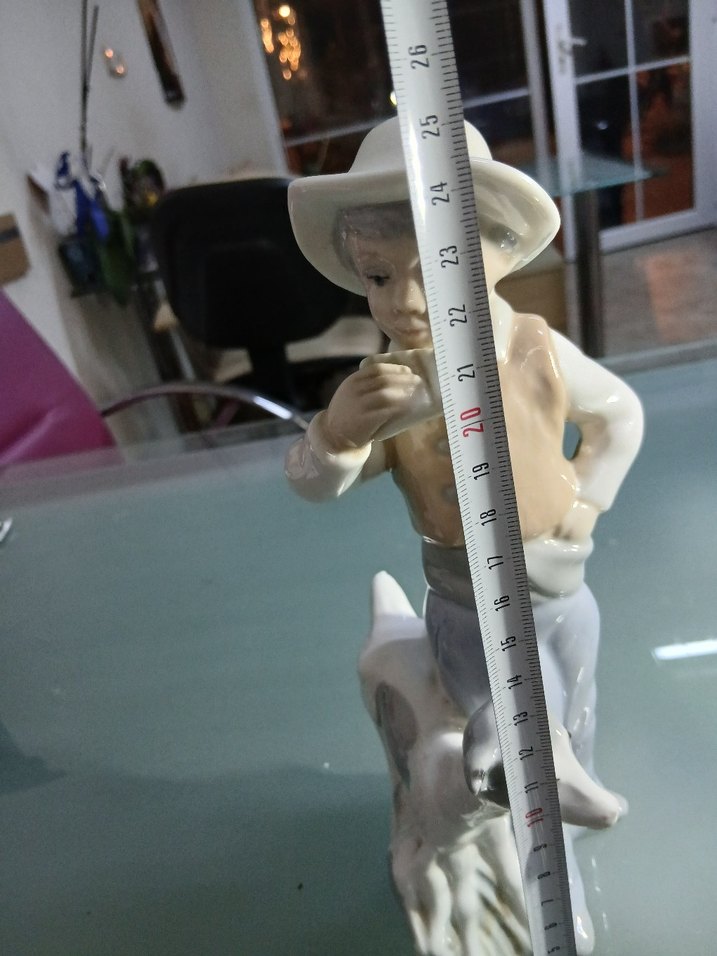 Beyaz Şapkalı Figürin İspanyol damgalı 25cm - Görsel 3