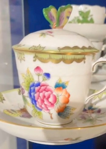 Herend Victoria Renkli Çiçek Desenli Pastel Kapaklı Fincan - Görsel 4