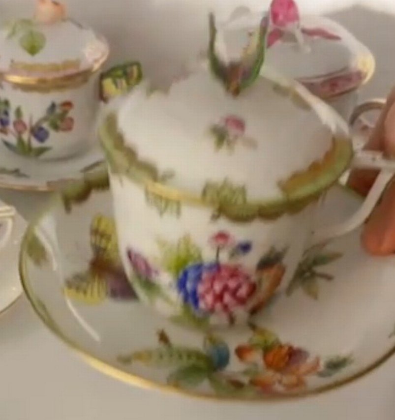 Herend Victoria Renkli Çiçek Desenli Pastel Kapaklı Fincan - Görsel 3