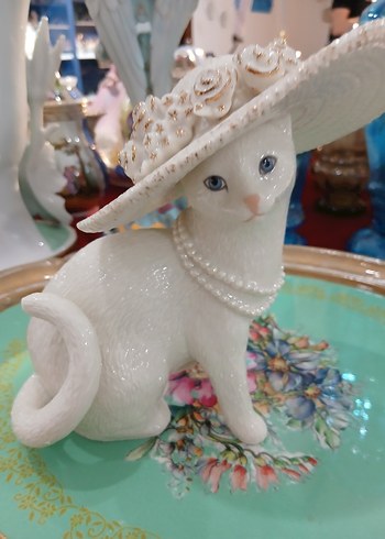 Beyaz Şapkalı Kedi Figürlü biblo damgalı. - Görsel 2