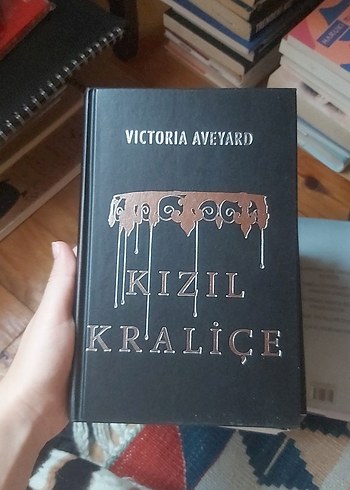 Beden Renk Kızıl Kraliçe - Victoria Aveyard
