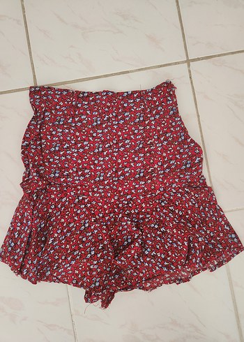 Kırmızı Volanlı Sortlu Mini Etek