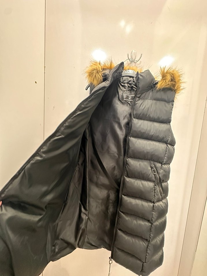 Kaside Siyah Kürklü Kapüşonlu Kadın Yelek - Görsel 2