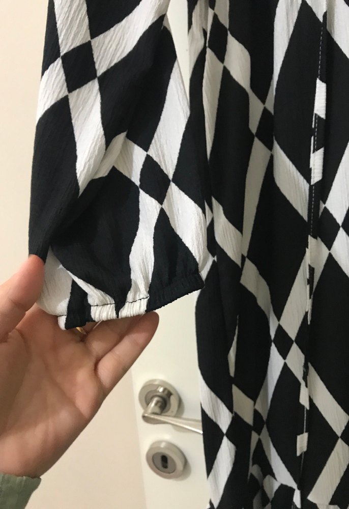 Uzun Siyah Beyaz Desenli Kadın Elbise - Görsel 3