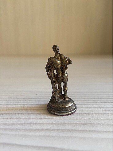 Beden Veronese Design Zeus Heykeli