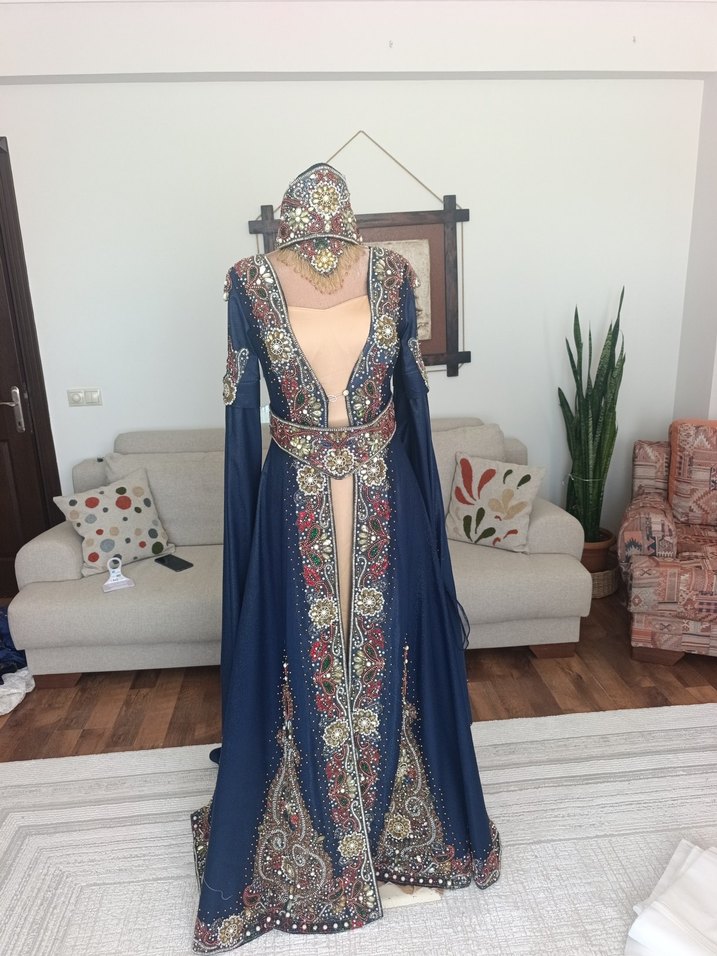 Nakışlı Lacivert Uzun Henna Elbise - Görsel 2