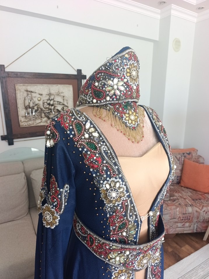 Nakışlı Lacivert Uzun Henna Elbise - Görsel 3