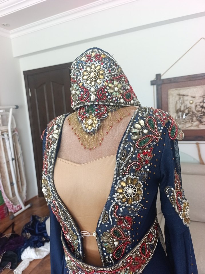 Nakışlı Lacivert Uzun Henna Elbise - Görsel 4
