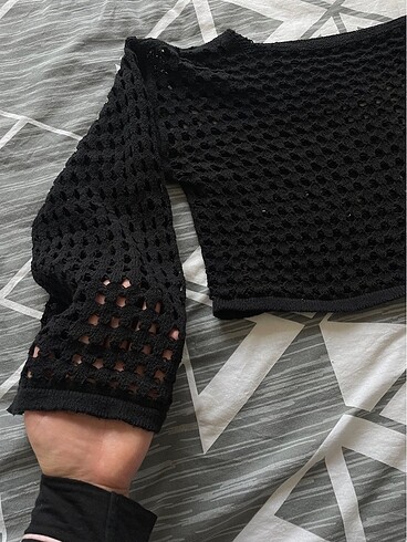 DELİK DESENLİ CROP
