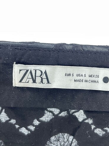 s Beden siyah Renk Zara Mini Etek %70 İndirimli.