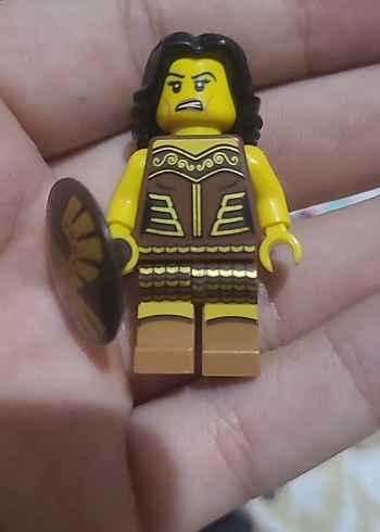 Kahverengi Kalkanlı Lego Figürü