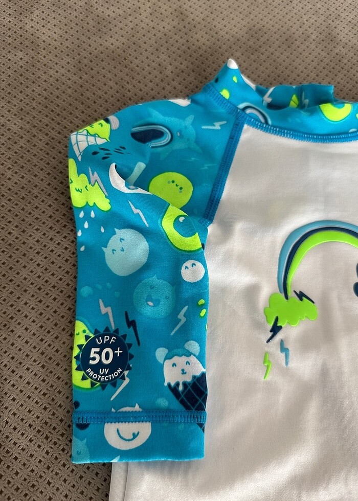 Yeni ve etiketli Decathlon UV korumalı bebek tişörtü. - Görsel 3