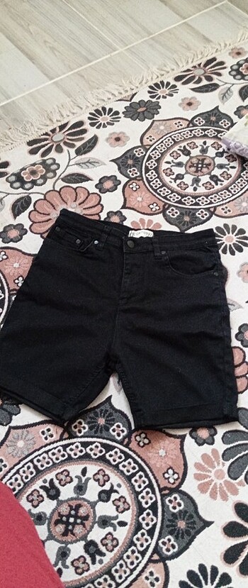 29 Beden Siyah şort kot pantolon
