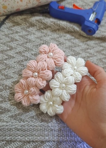 Nakışlı Örgü Çiçekli Bebek Saç Tokası