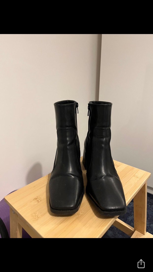 Siyah Deri Tokalı Topuklu Kadın Bot - Görsel 2