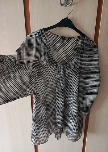 Gri Ekose Desenli V Yaka Kadın Bluz - Görsel 2