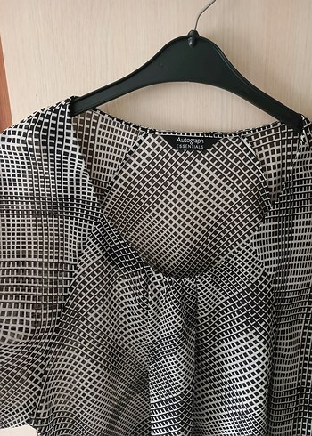 Gri Ekose Desenli V Yaka Kadın Bluz - Görsel 3