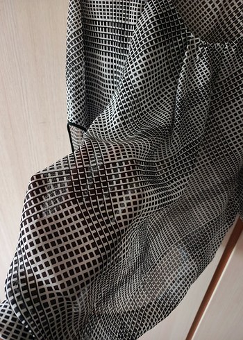 Gri Ekose Desenli V Yaka Kadın Bluz - Görsel 4