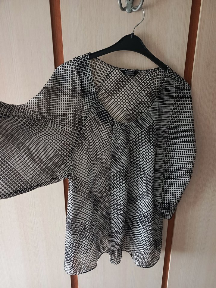 Gri Ekose Desenli V Yaka Kadın Bluz - Görsel 2