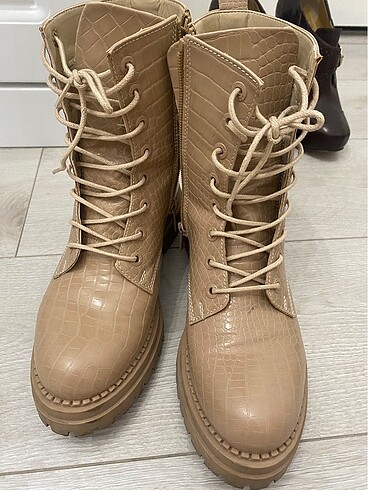 Nine west bot
