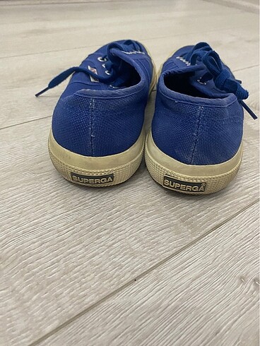 37 Beden Superga