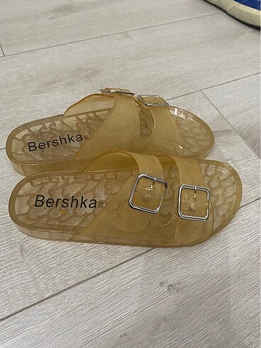 Bershka şeffaf terlik