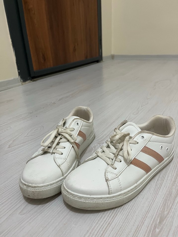 Beyaz Çizgili Minimalist Kadın Sneakers - Görsel 2