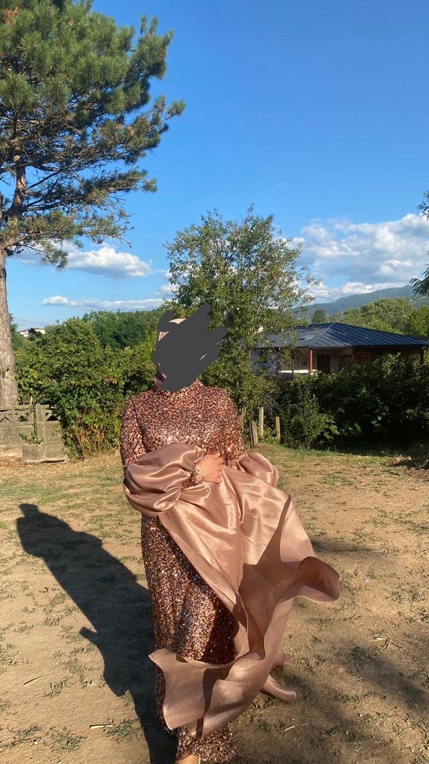 Uzun Parlak Bej Abiye Elbise - Görsel 2