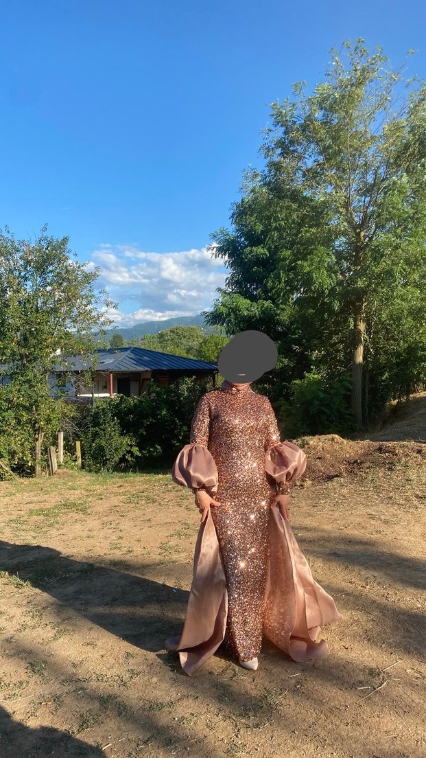 Uzun Parlak Bej Abiye Elbise - Görsel 4