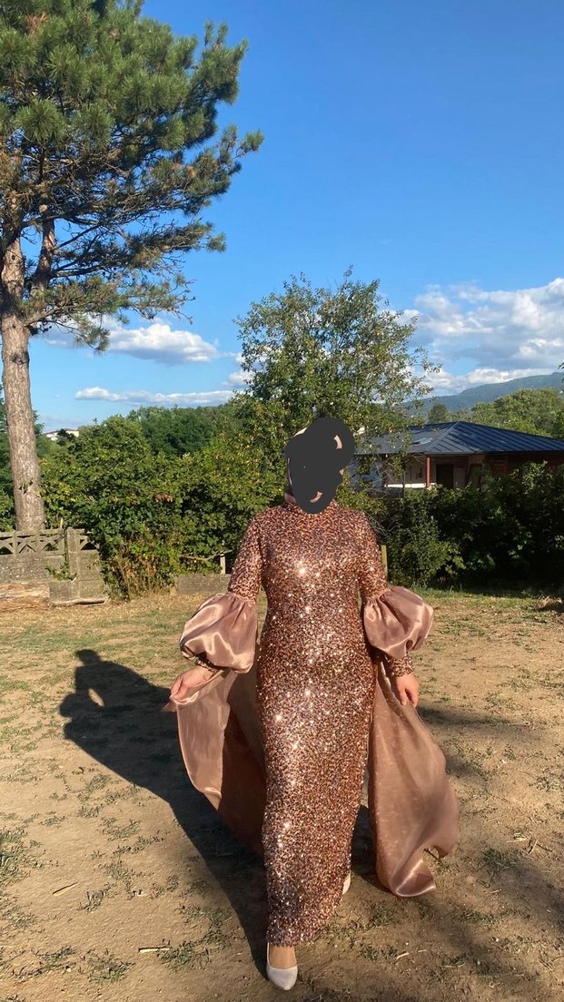 Uzun Parlak Bej Abiye Elbise - Görsel 3