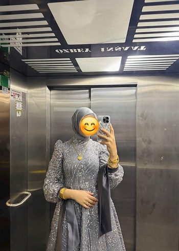 Boncuk İşlemeli Uzun Gri Notalı Yaka Elbise - Görsel 2