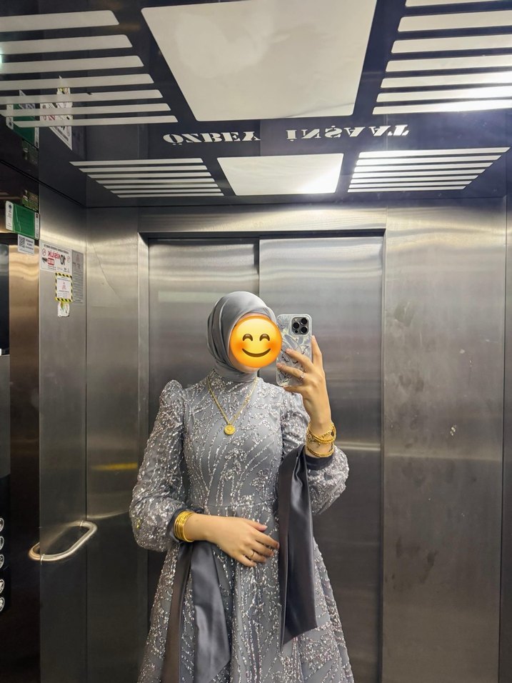 Boncuk İşlemeli Uzun Gri Notalı Yaka Elbise - Görsel 2