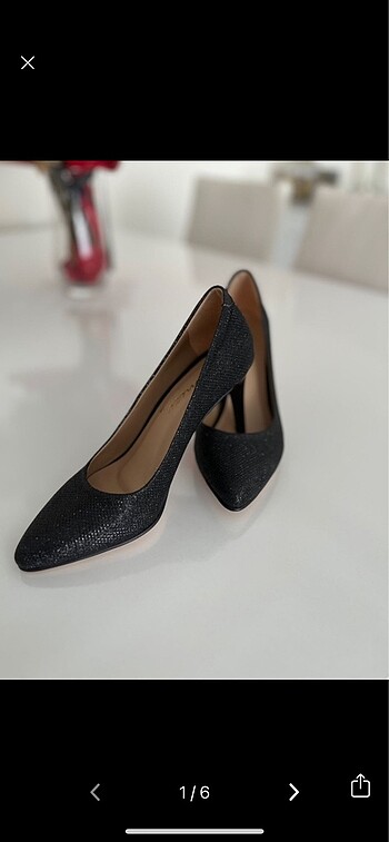 Siyah simli stiletto ayakkabı topuklu