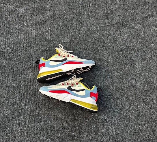 Nike Air Max 270 React 3 Adet Çorap Hediyeli