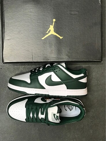 Nike Dunk Low Retro Sneaker