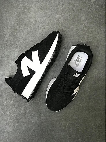 New Balance 327