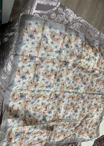 Armine Gri Çiçek Desenli Bohem Kadın Fular
