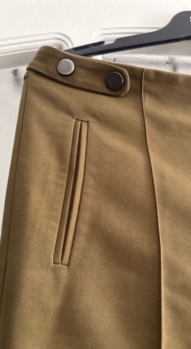 Düğmeli Haki Süet Kadın Kumaş Pantolon - Görsel 3