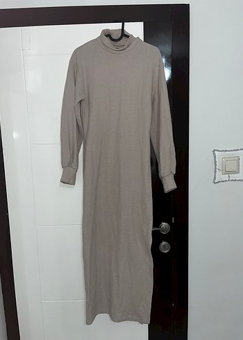 Bej Yüksek Yakalı Uzun Keten Elbise - Görsel 2