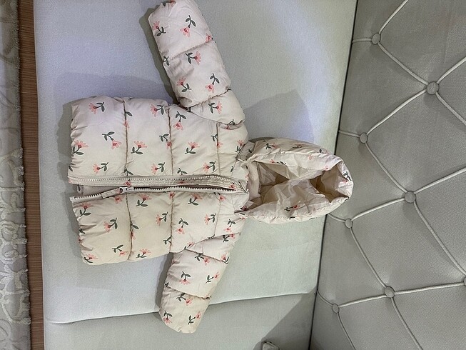 6-9 Ay Beden H&M 6-9 ay kız bebek montu