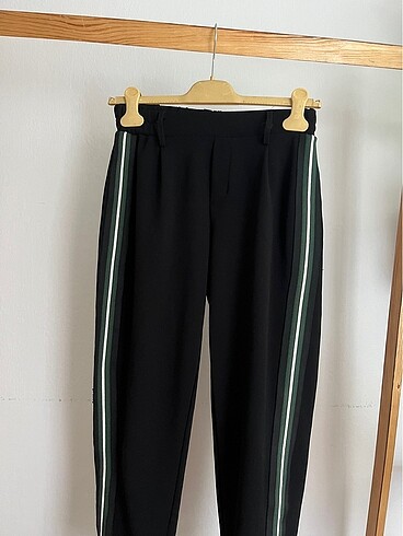 Siyah Çizgili Pantalon