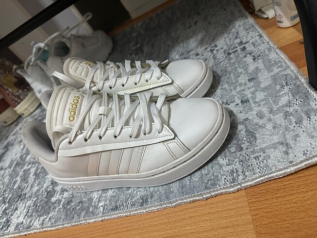 Adidas spor ayakkabı