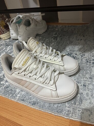 38 Beden beyaz Renk Adidas spor ayakkabı