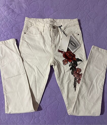 0 Mango Gül Detaylı Vintage Skinny Jean