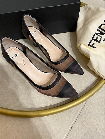 Fendi minik topuklu ayakkabı