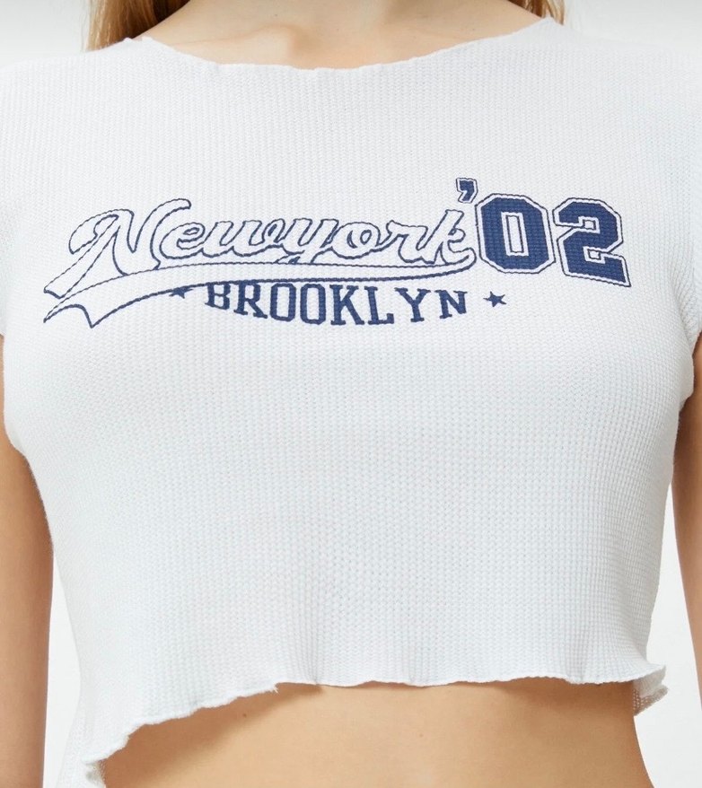 Beyaz Kısa Crop Tişört - Brooklyn Baskılı - Görsel 3
