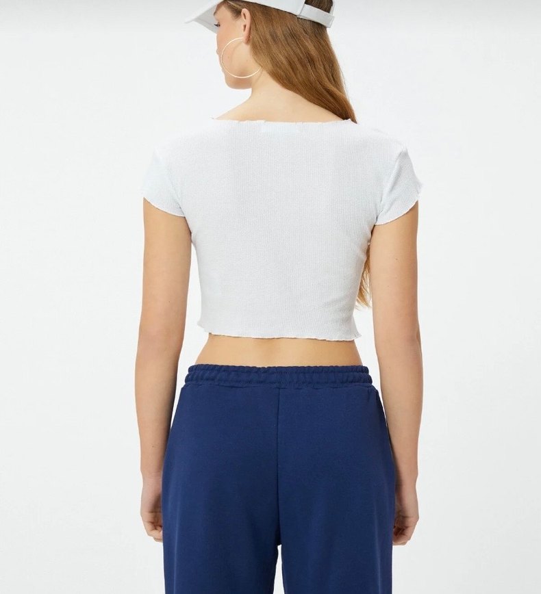 Beyaz Kısa Crop Tişört - Brooklyn Baskılı - Görsel 2