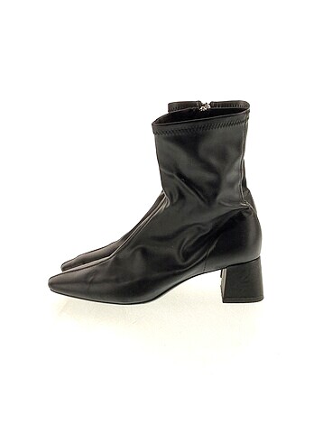 Zara Bot %70 İndirimli.