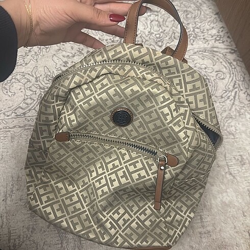Tommy Hilfiger sırt çantası